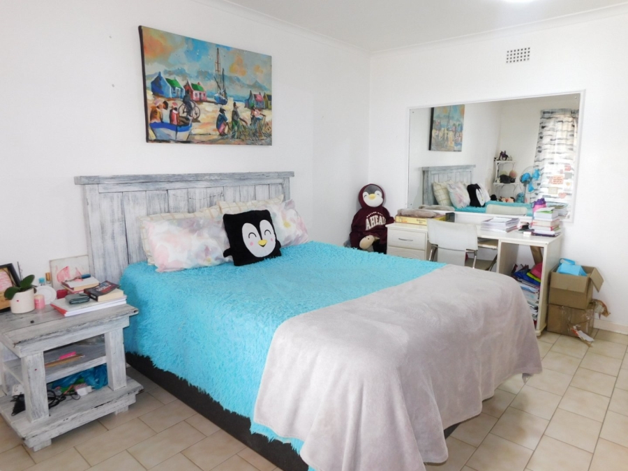 6 Bedroom Property for Sale in Mountainside Western Cape